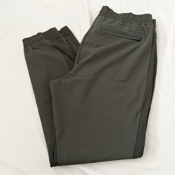 Athleta Textured Brooklyn Jogger Pants Mountain Olive Green Women's Size 10 - Picture 2 of 5